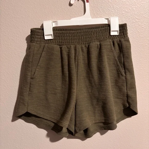 Women’s Olive Knit Pull-On Shorts Old Navy XS - Picture 1 of 3